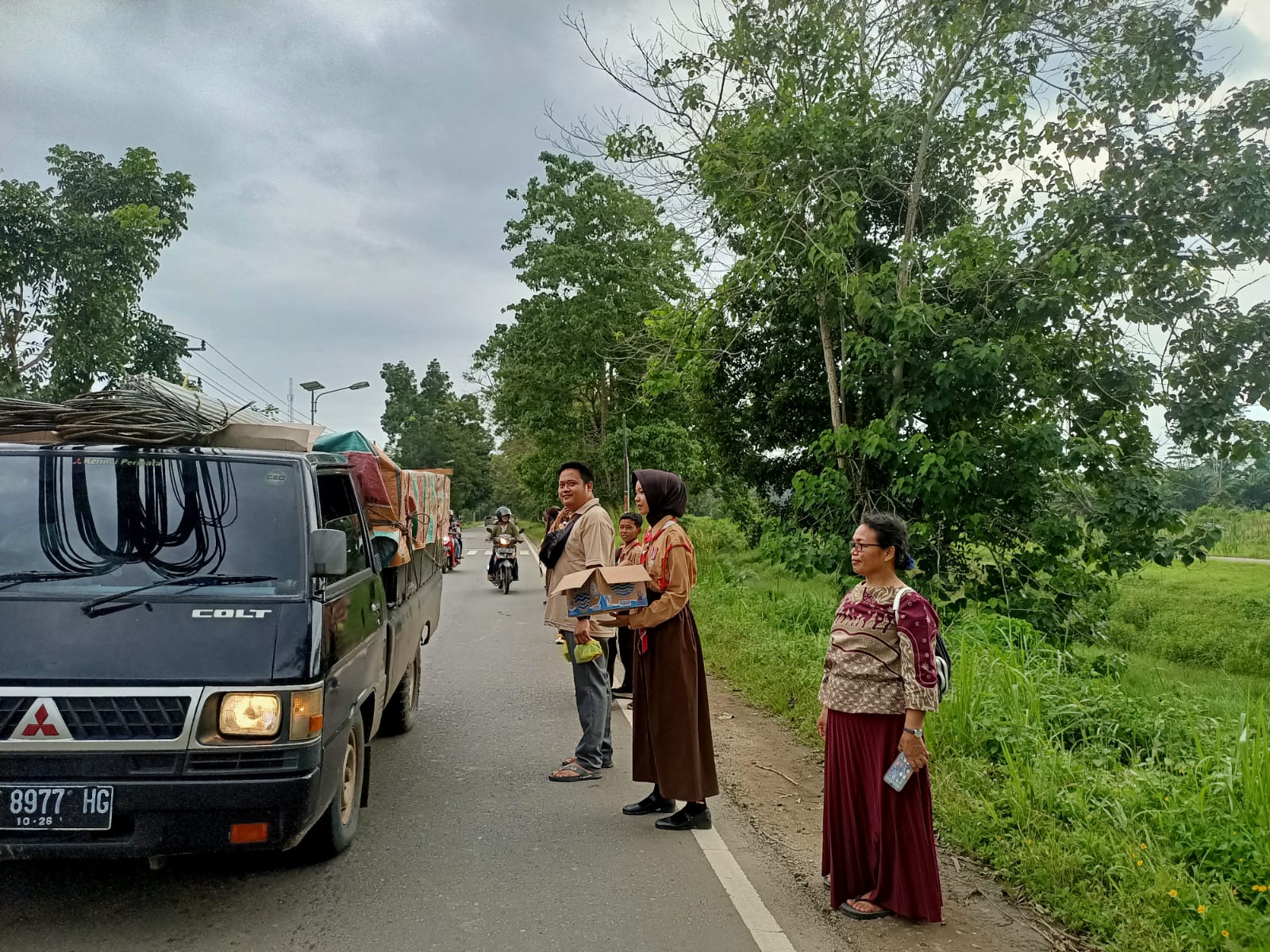Pramuka dan OSIS SMPN 12 Tanjab Timur Gelar Aksi Berbagi Takjil di Bulan Ramadan 1446 H